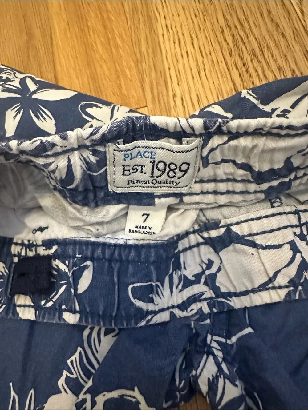Old Navy Shorts boy’s size 7 blue and white tropical print adjustable waist